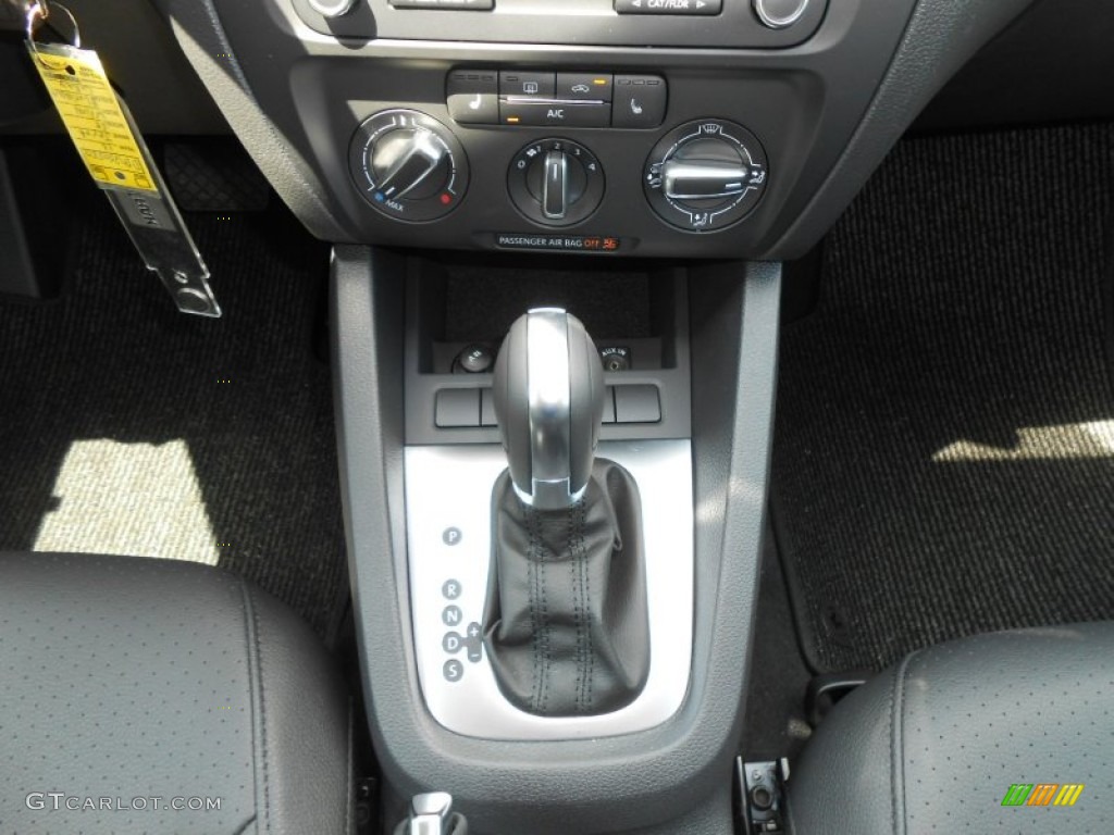 2013 Jetta SE Sedan - Platinum Gray Metallic / Titan Black photo #18