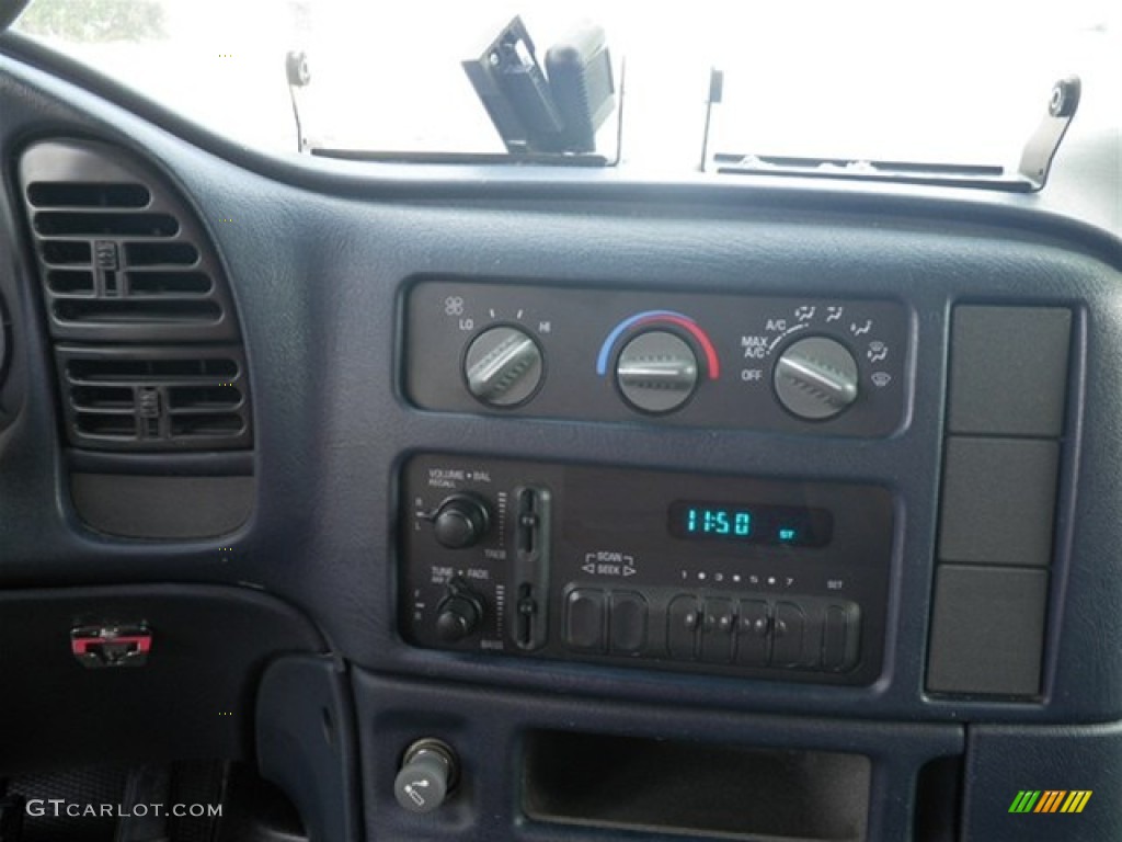 2005 Chevrolet Astro AWD Cargo Van Controls Photos