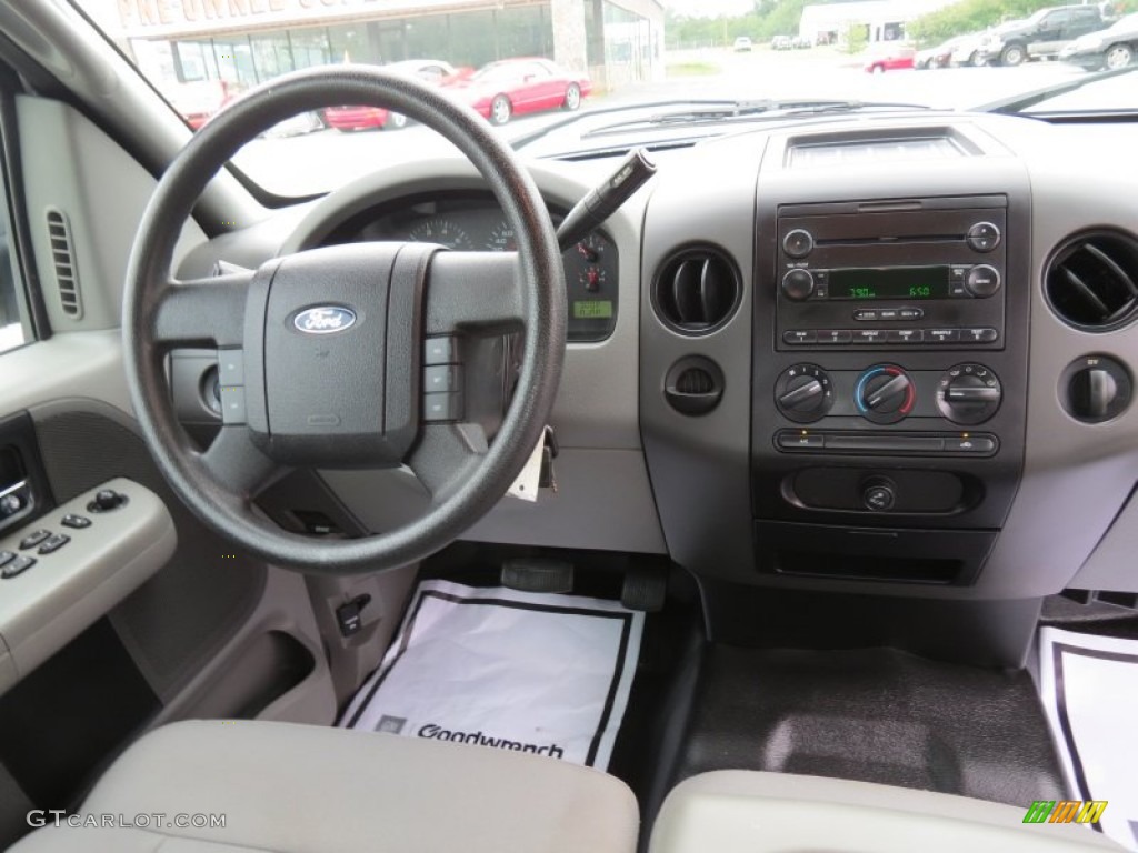 2006 Ford F150 STX SuperCab Medium/Dark Flint Dashboard Photo #70236805