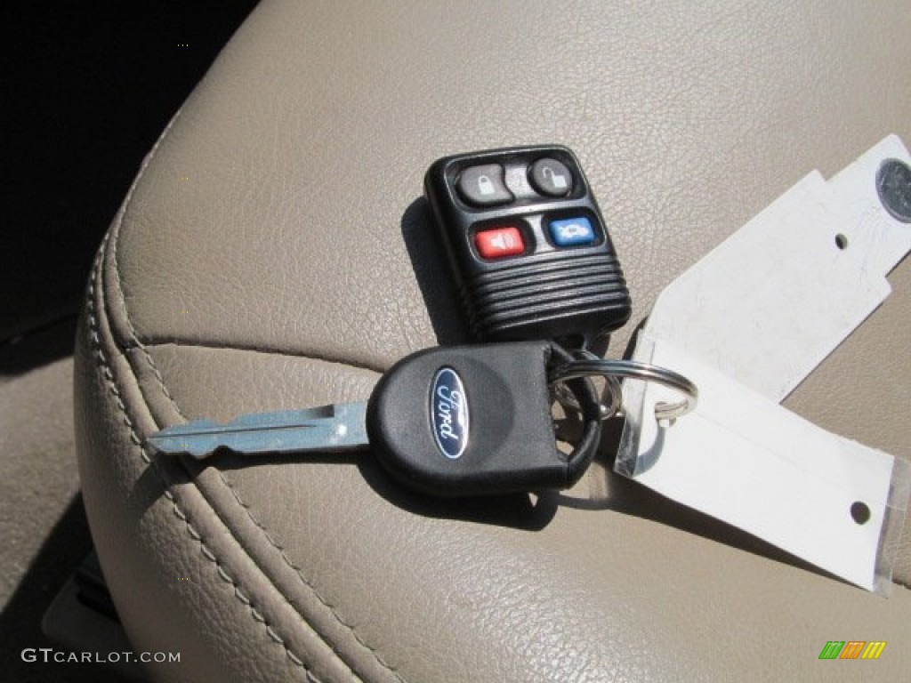 2003 Ford Taurus SEL Keys Photo #70237516