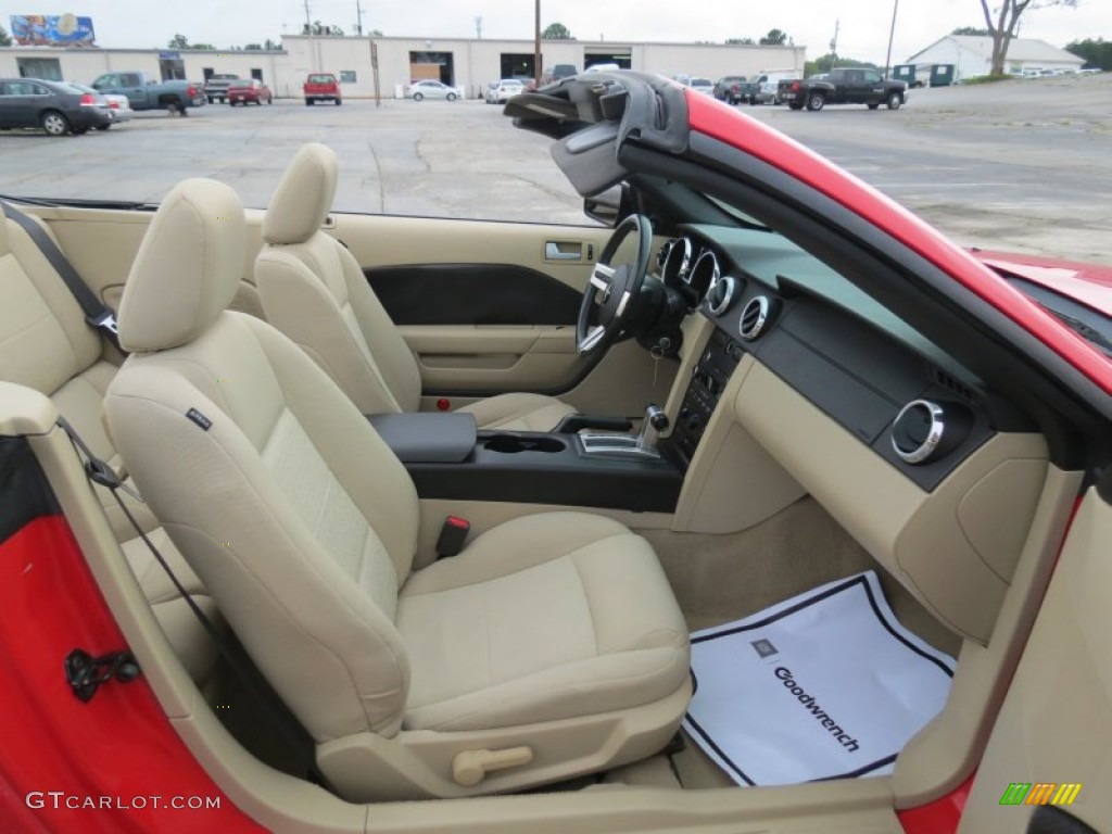 Medium Parchment Interior 2008 Ford Mustang V6 Deluxe Convertible Photo #70237771