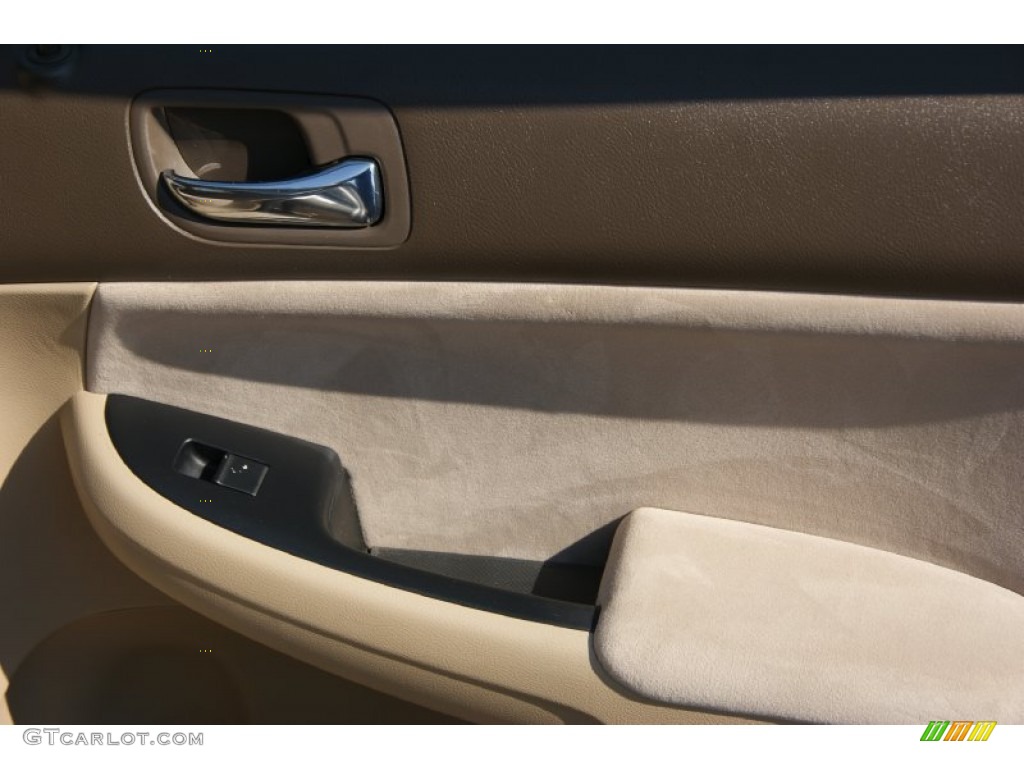 2003 Accord DX Sedan - Desert Mist Metallic / Ivory photo #17