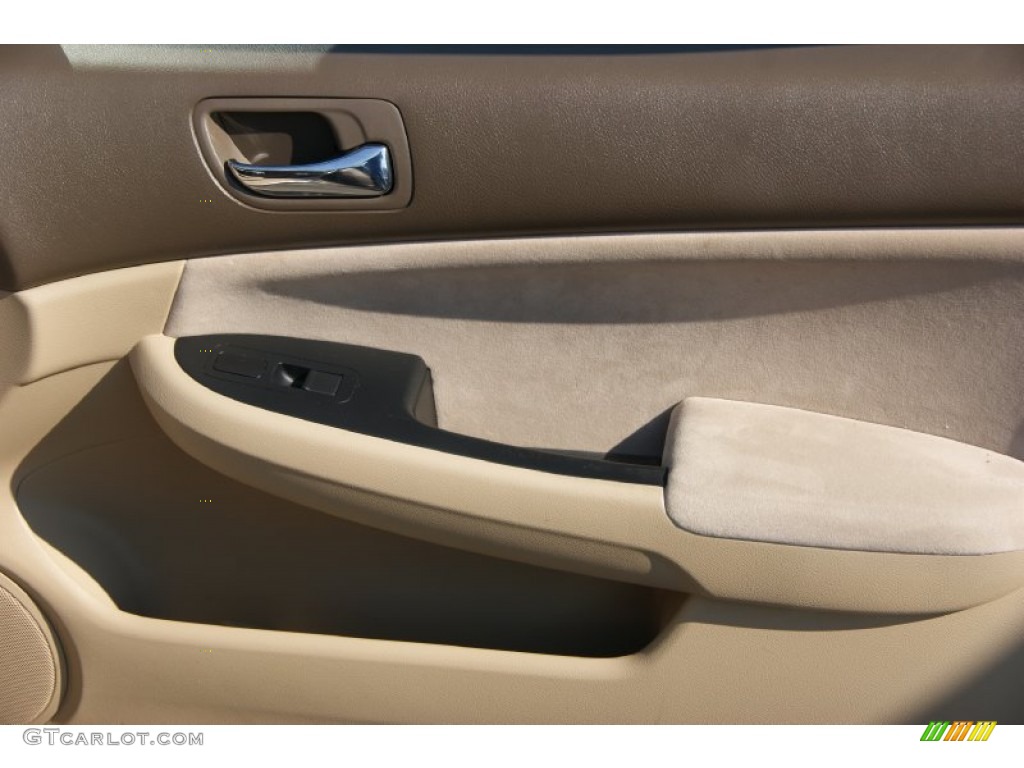 2003 Accord DX Sedan - Desert Mist Metallic / Ivory photo #20