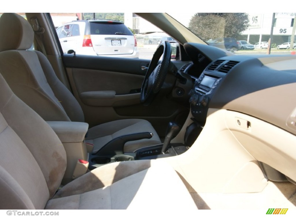 2003 Accord DX Sedan - Desert Mist Metallic / Ivory photo #22