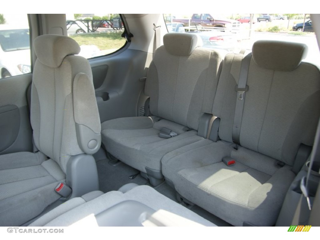 2007 Kia Sedona LX Rear Seat Photos