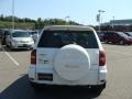 Super White - RAV4 4WD Photo No. 5