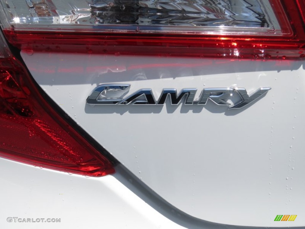 2012 Camry SE V6 - Super White / Black photo #13