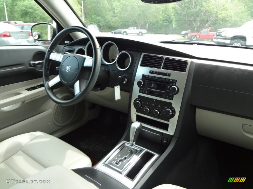 2006 Dodge Magnum R/T AWD Dark Slate Gray/Light Graystone Dashboard Photo #70254382