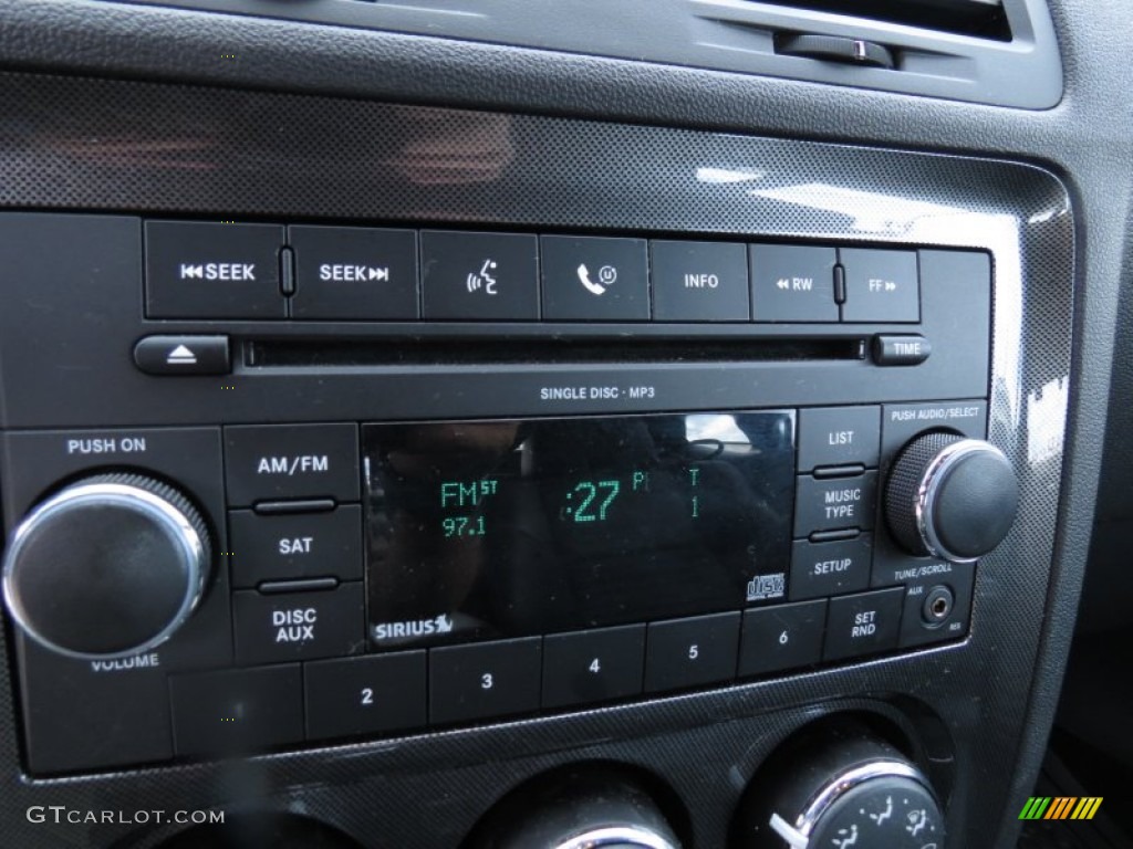 2009 Dodge Challenger R/T Audio System Photo #70257541