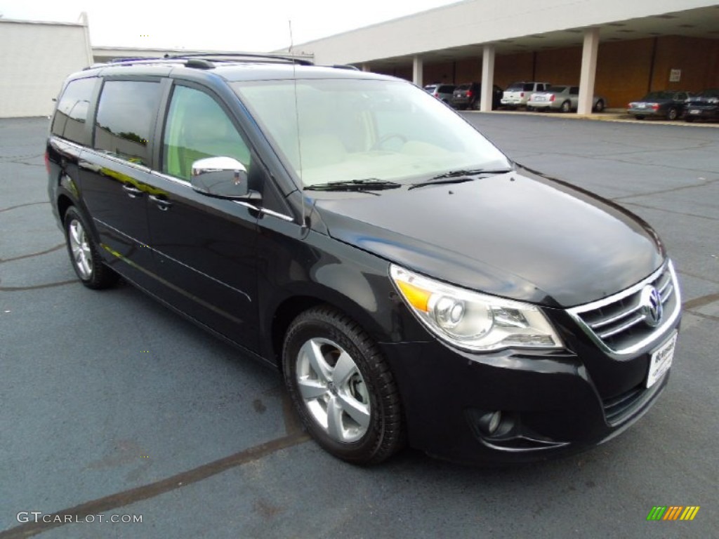 Nocturne Black Metallic Volkswagen Routan