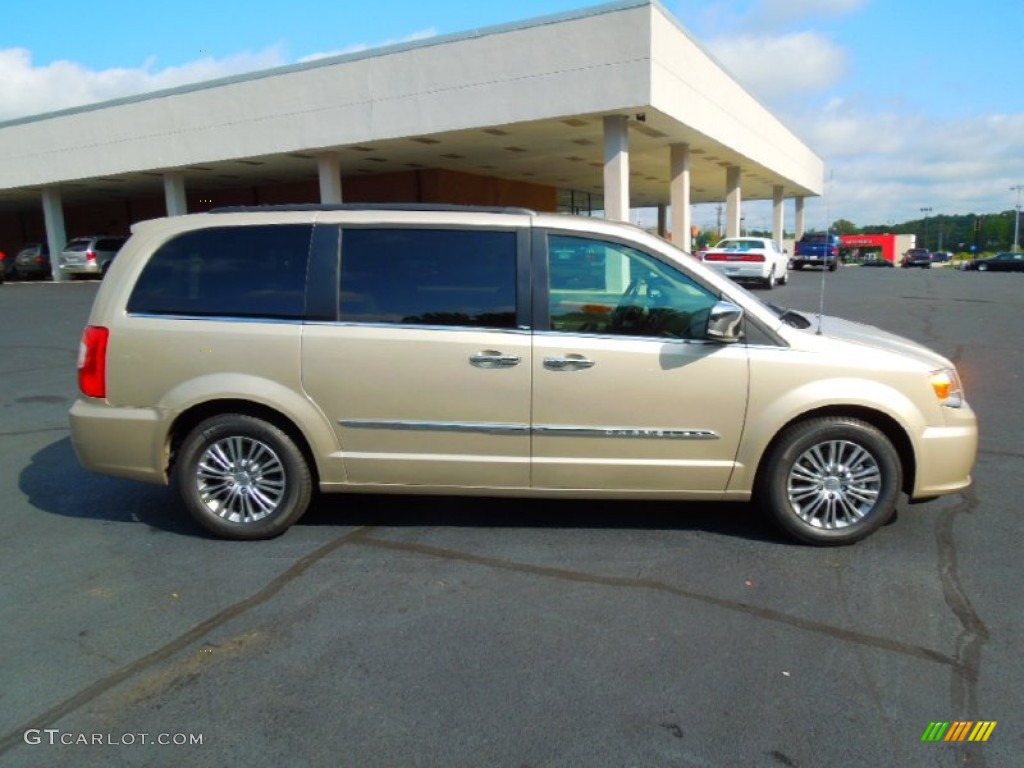 Cashmere Pearl 2013 Chrysler Town & Country Touring - L Exterior Photo #70259134