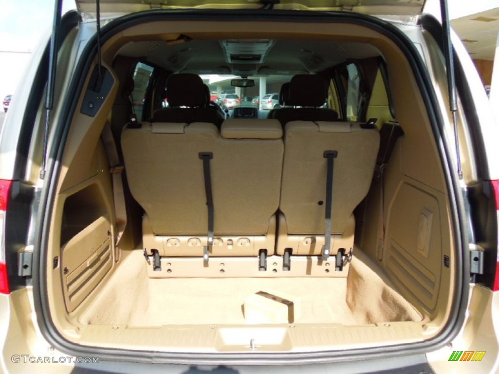 2013 Chrysler Town & Country Touring - L Trunk Photo #70259237