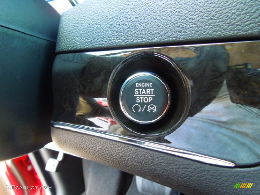 2013 Chrysler Town & Country Limited Controls Photo #70259536