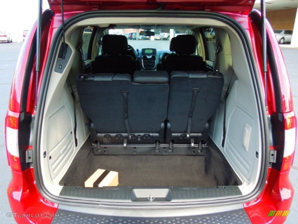 2013 Chrysler Town & Country Limited Trunk Photos