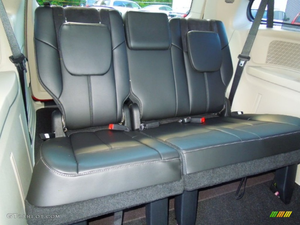 2013 Chrysler Town & Country Limited Rear Seat Photo #70259590