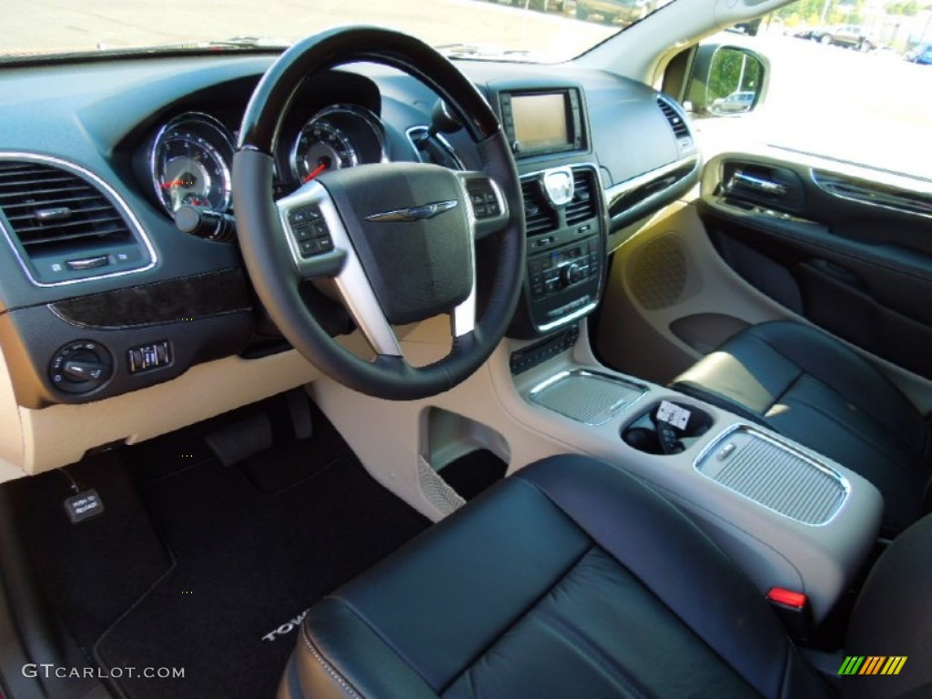 Black/Light Graystone Interior 2013 Chrysler Town & Country Limited Photo #70259624