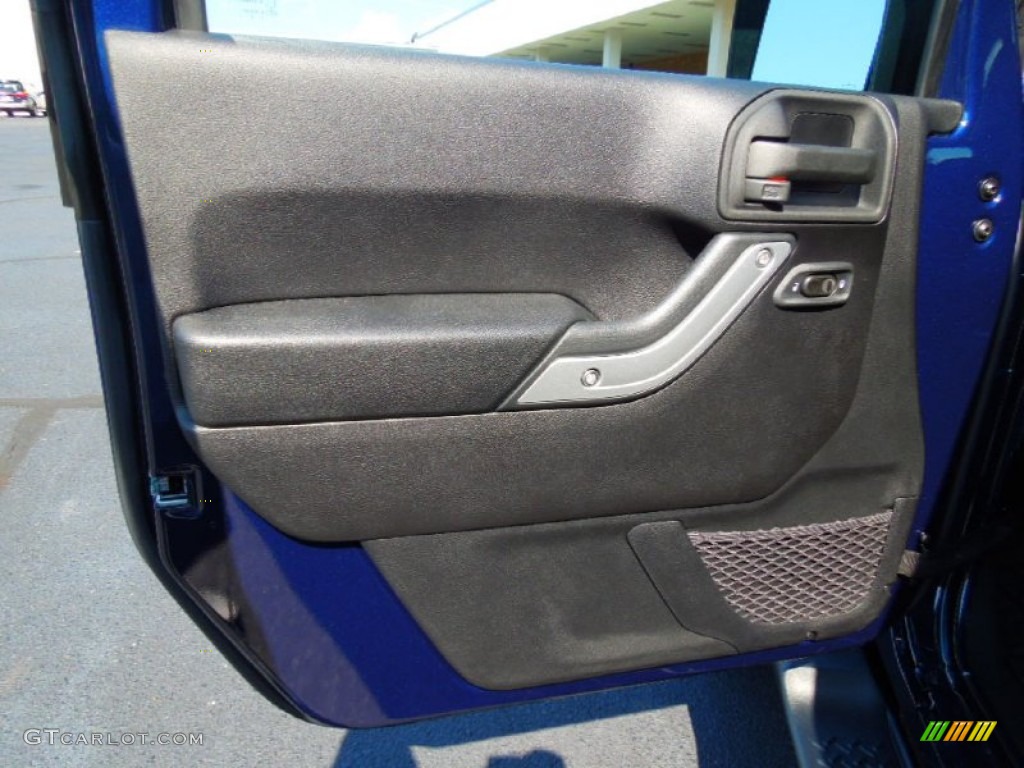 2013 Jeep Wrangler Unlimited Sahara 4x4 Black Door Panel Photo #70260034