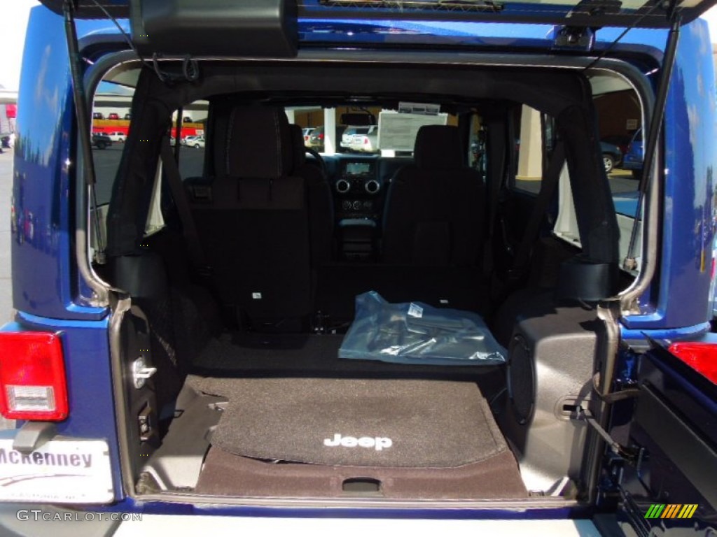 2013 Wrangler Unlimited Sahara 4x4 - True Blue Pearl / Black photo #20