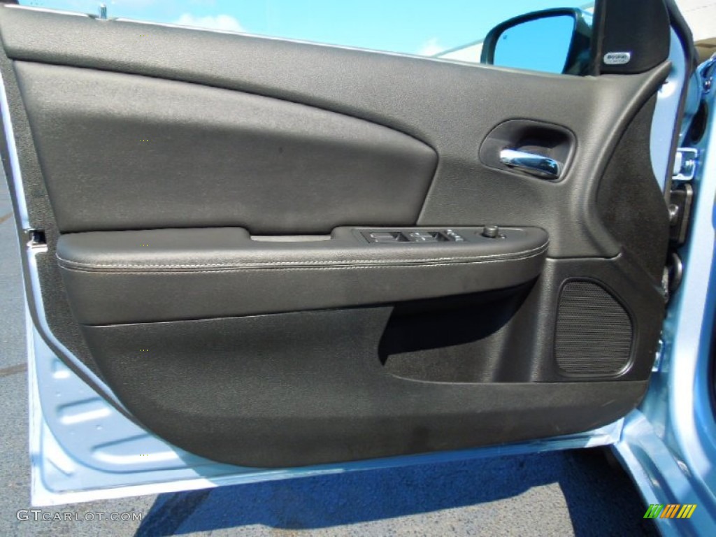 2013 Chrysler 200 Limited Sedan Door Panel Photos