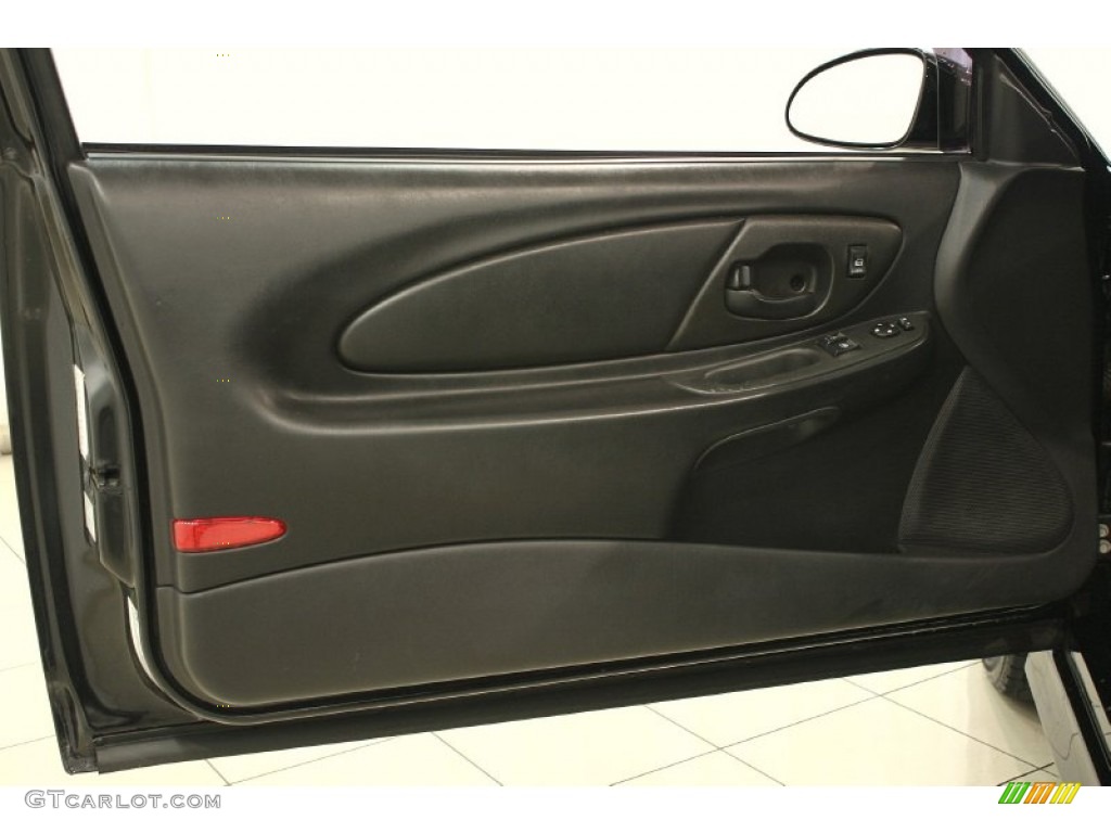 2004 Chevrolet Monte Carlo Intimidator SS Ebony Black Door Panel Photo #70262146
