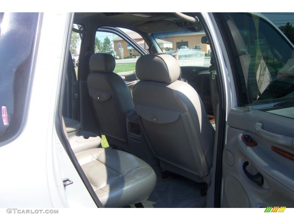 2000 Navigator  - Silver Metallic / Medium Parchment photo #12