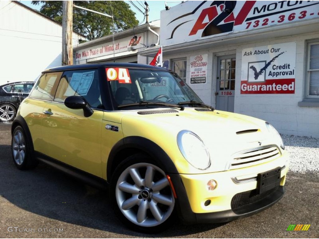 2004 Cooper S Hardtop - Liquid Yellow / Space Grey/Panther Black photo #1