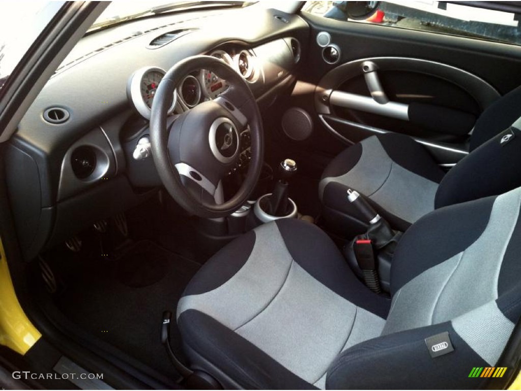 2004 Cooper S Hardtop - Liquid Yellow / Space Grey/Panther Black photo #19