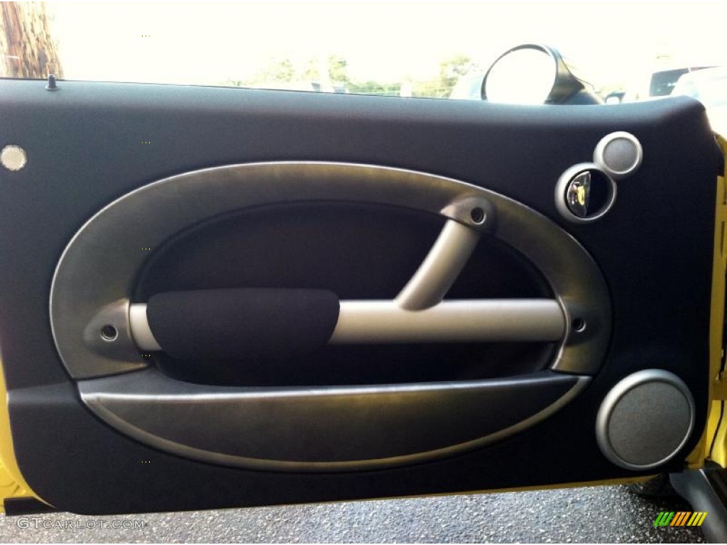 2004 Cooper S Hardtop - Liquid Yellow / Space Grey/Panther Black photo #27