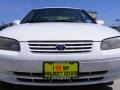 Super White - Camry LE Photo No. 19