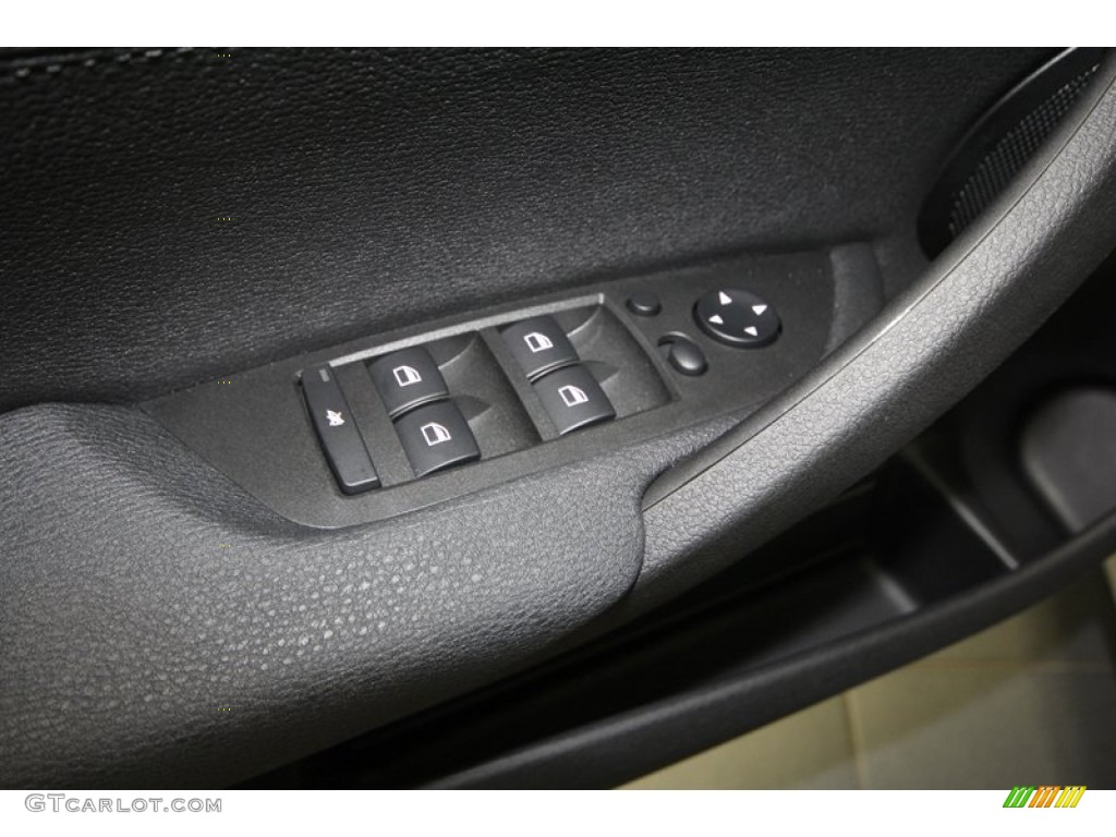 2013 BMW X1 xDrive 35i Controls Photo #70275142