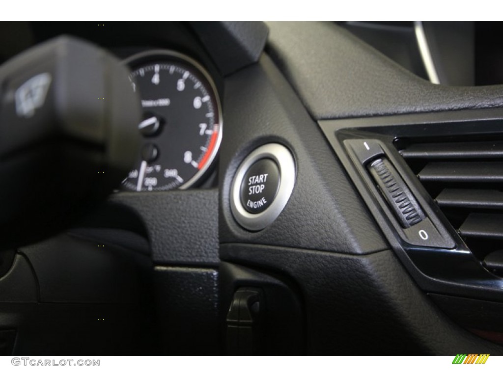 2013 BMW X1 xDrive 35i Controls Photo #70275193