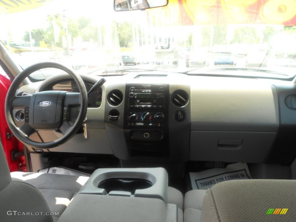 2005 F150 STX SuperCab - Bright Red / Medium Flint Grey photo #18
