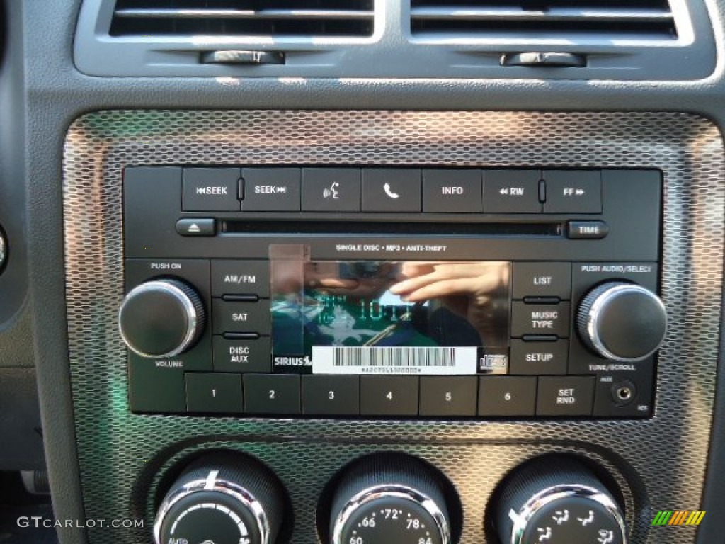 2013 Dodge Challenger R/T Classic Audio System Photo #70284331