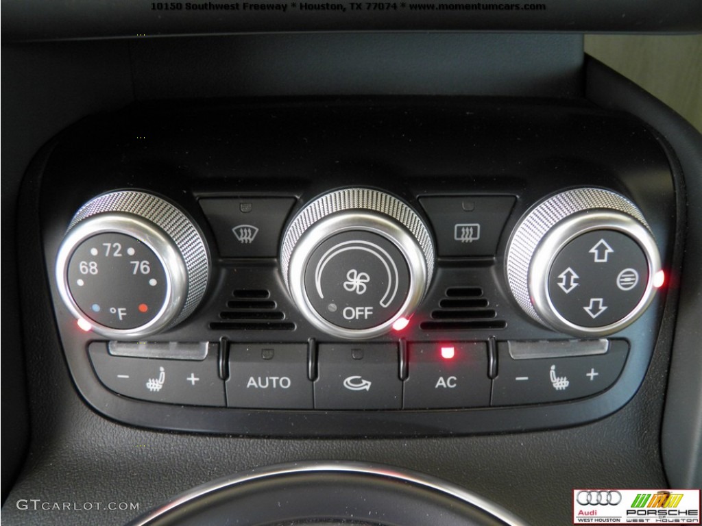 2010 Audi R8 4.2 FSI quattro Controls Photos