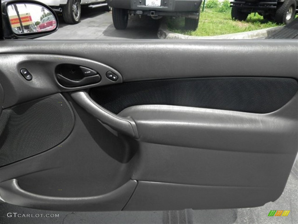 2004 Ford Focus SVT Hatchback Black Door Panel Photo #70292085