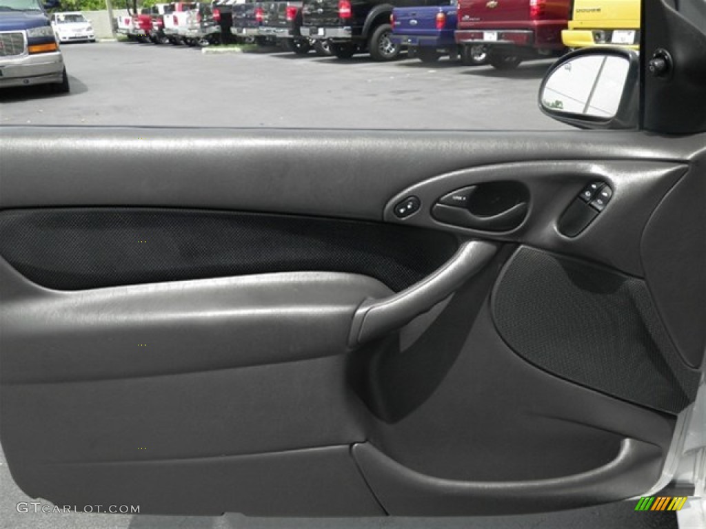 2004 Ford Focus SVT Hatchback Black Door Panel Photo #70292100