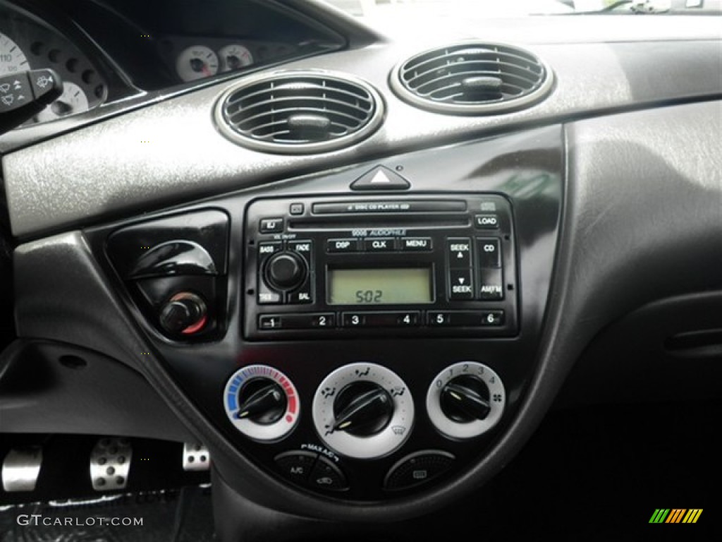 2004 Ford Focus SVT Hatchback Controls Photos