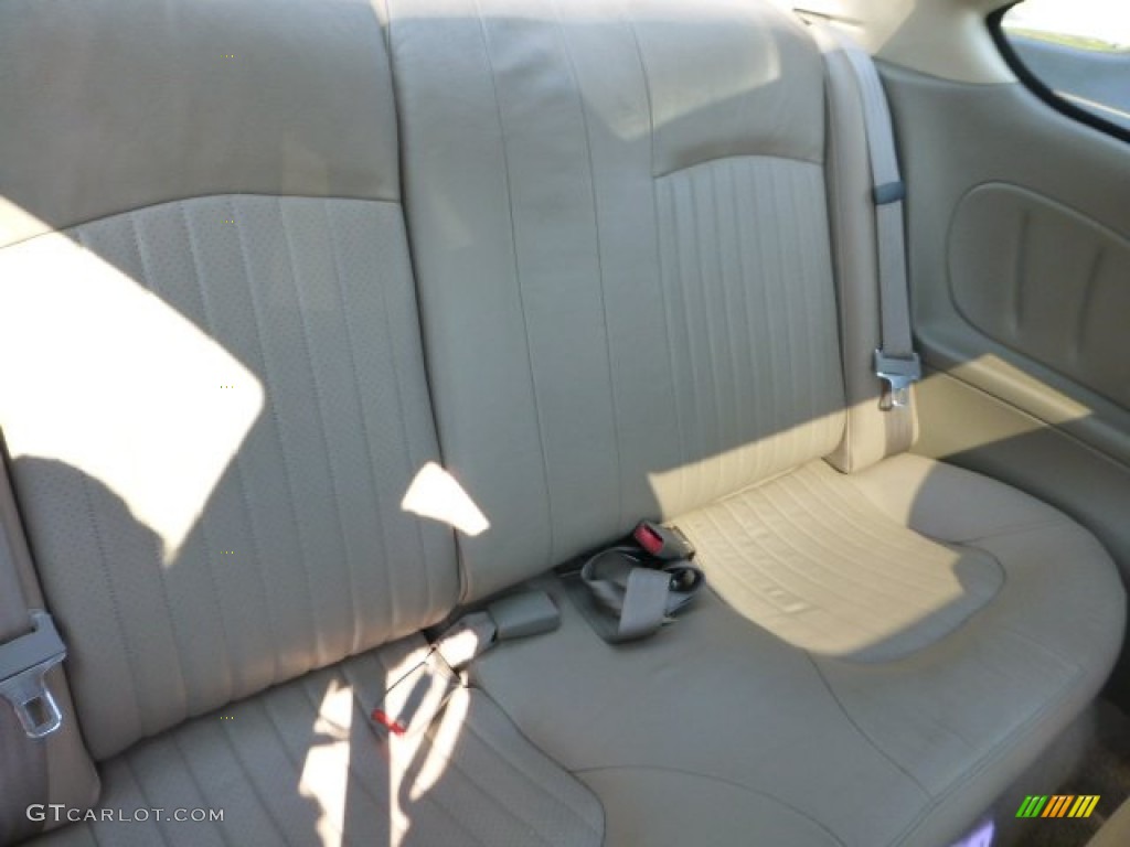 2000 Grand Am GT Coupe - Arctic White / Dark Taupe photo #9