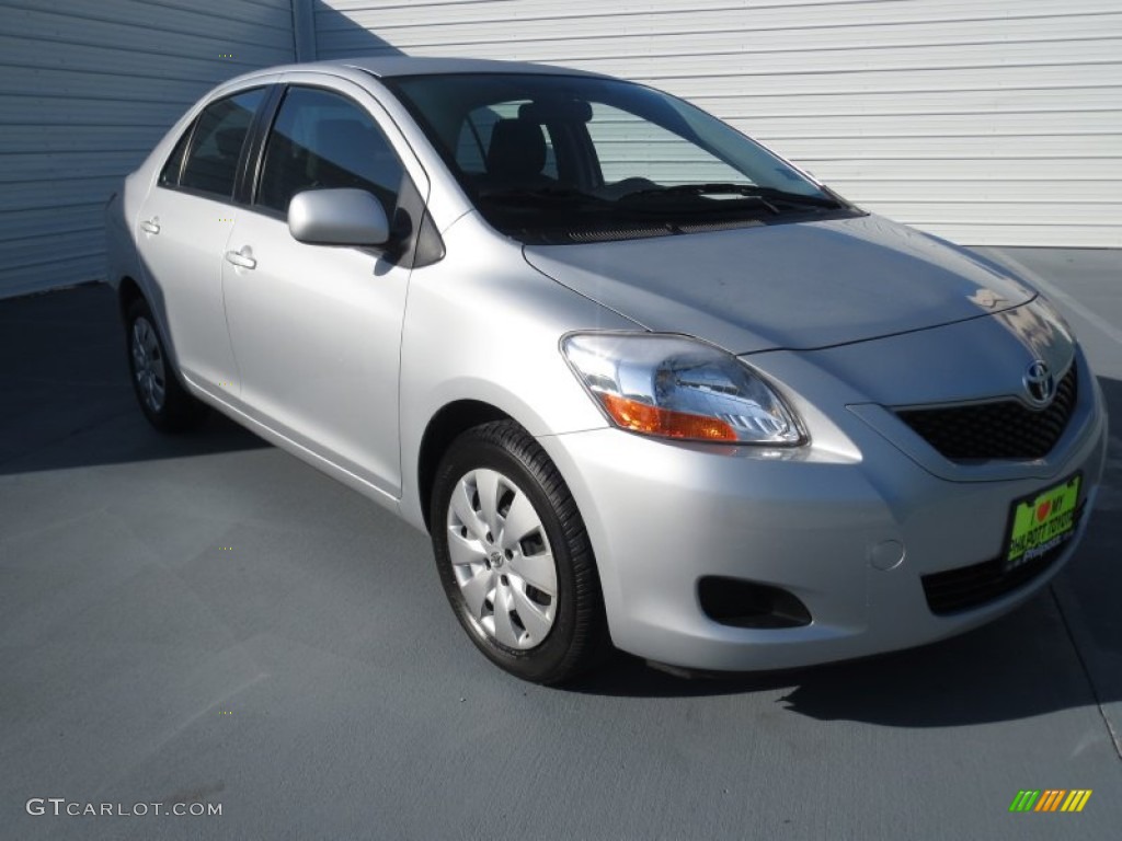 2009 Yaris Sedan - Silver Streak Mica / Dark Charcoal photo #1