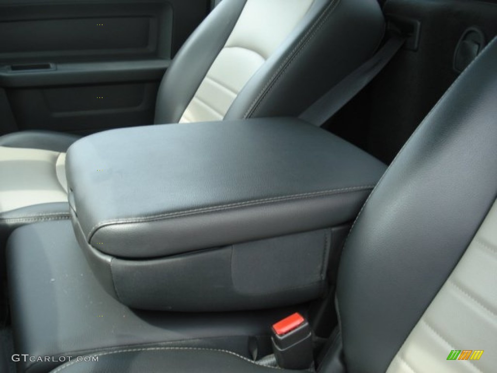 2011 Ram 1500 Express Regular Cab 4x4 - Bright Silver Metallic / Dark Slate Gray/Medium Graystone photo #17