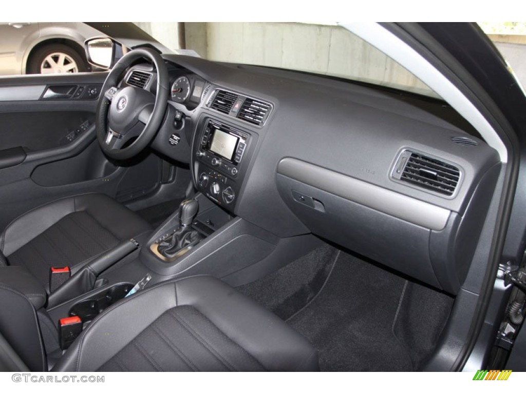 2013 Jetta SEL Sedan - Platinum Gray Metallic / Titan Black photo #24