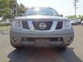 2006 Storm Gray Nissan Frontier LE Crew Cab 4x4  photo #2