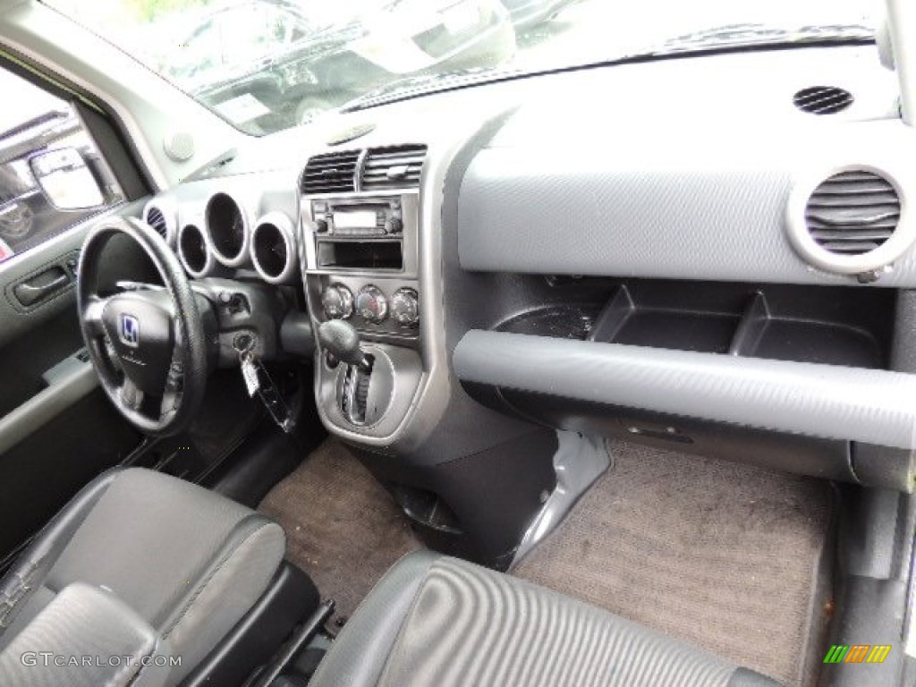 2006 Honda Element LX Black/Gray Dashboard Photo #70304513