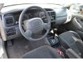 Medium Gray Interior Photo for 2004 Chevrolet Tracker #70309037