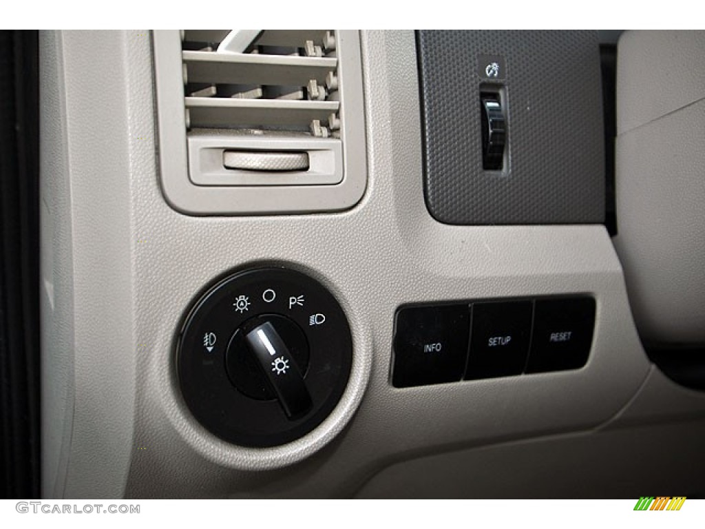 2008 Ford Escape XLT V6 Controls Photo #70312059