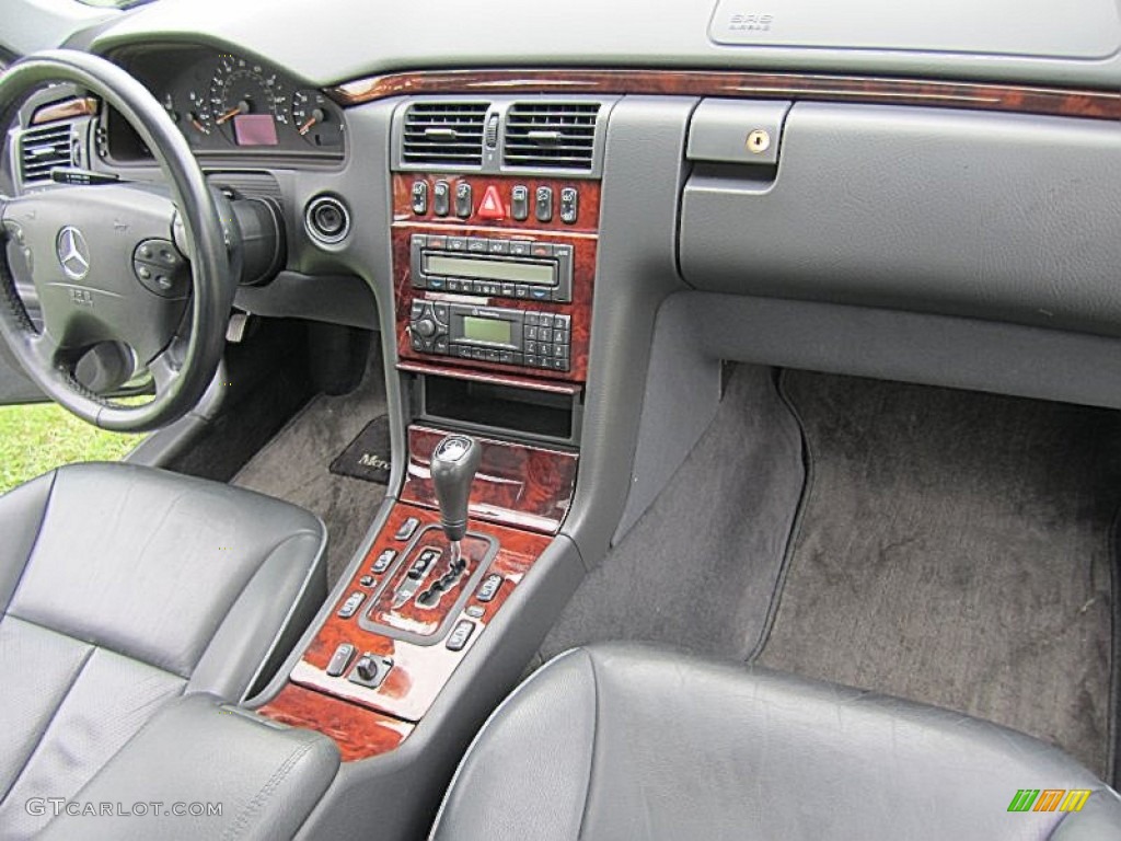 2000 Mercedes-Benz E 430 4Matic Sedan Controls Photos