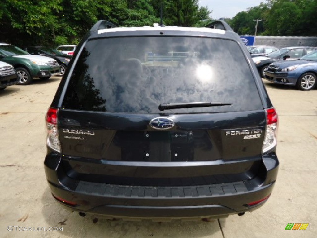 2013 Forester 2.5 X Premium - Dark Gray Metallic / Platinum photo #3