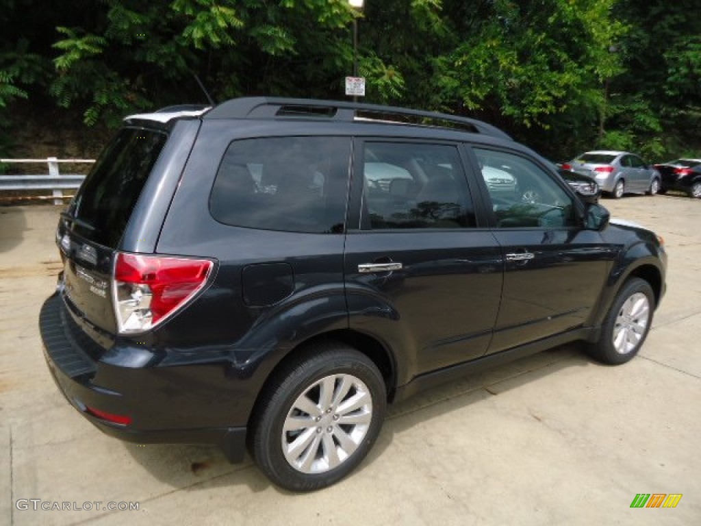 2013 Forester 2.5 X Premium - Dark Gray Metallic / Platinum photo #4