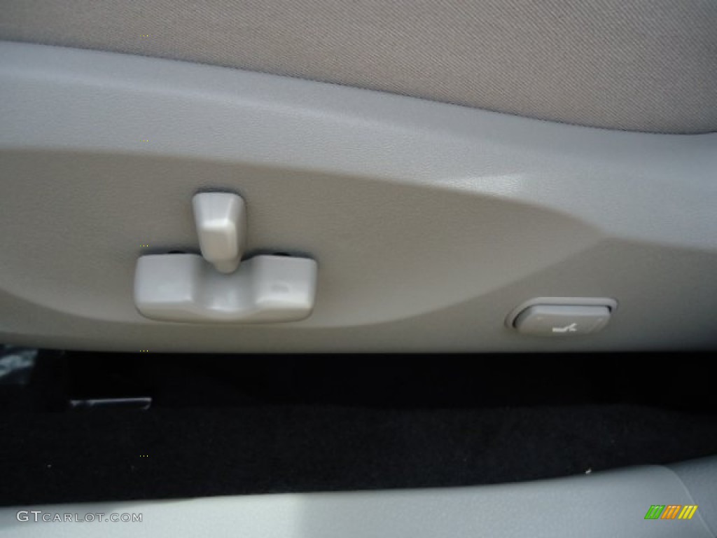 2013 Forester 2.5 X Premium - Dark Gray Metallic / Platinum photo #15