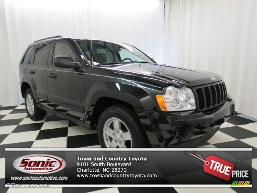 2005 Grand Cherokee Laredo 4x4 - Black / Medium Slate Gray photo #1